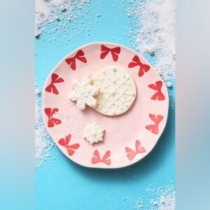 Anthropologie VIDA ICON STONEWARE DESSERT PLATE: HOLIDAY EDITION
Color:  Bow